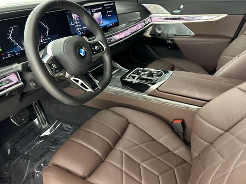Certified 2025 BMW 760i xDrive AWD/4WD image 4