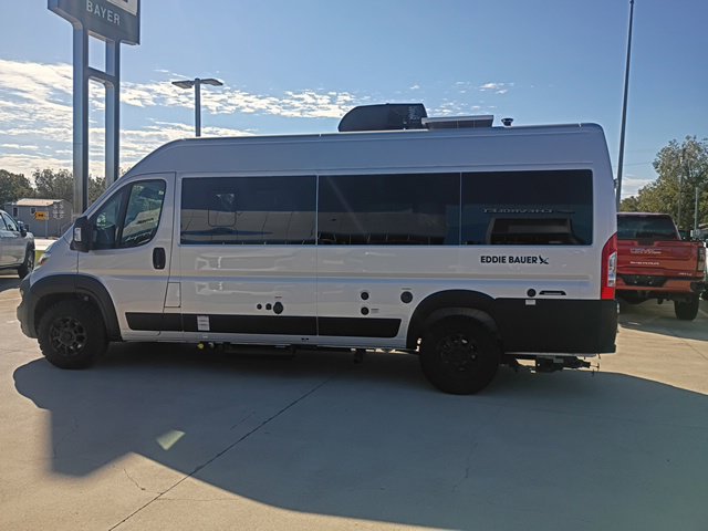 Used 2024 RAM ProMaster 3500 w/ Storage Group FWD image 2