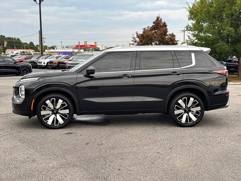 Used 2025 Mitsubishi Outlander AWD image 6