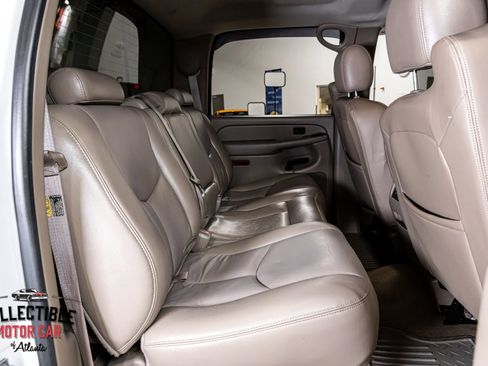 Used 2005 GMC Sierra 2500 SLT w/ Heavy-Duty Power Package AWD/4WD image 77