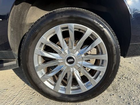 Used 2023 Cadillac Escalade ESV Premium Luxury image 15