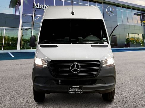 Used 2025 Mercedes-Benz Sprinter 2500 image 3