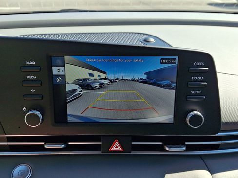 Certified 2025 Hyundai Elantra Sport image 17