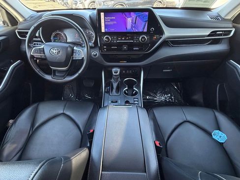 Used 2023 Toyota Highlander XLE w/ Protection Package #3 (TMS) image 33