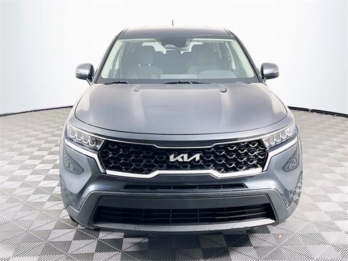 Used 2023 Kia Sorento LX image 3