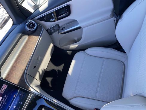 Used 2025 Mercedes-Benz GLC 300 image 30