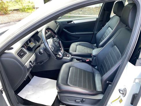 Used 2013 Volkswagen Jetta GLI Autobahn FWD image 9