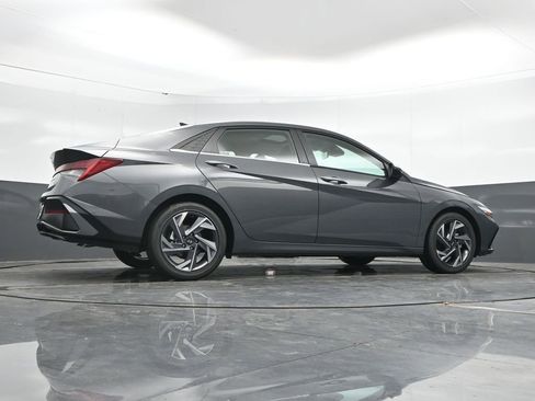 Used 2025 Hyundai Elantra Limited image 48