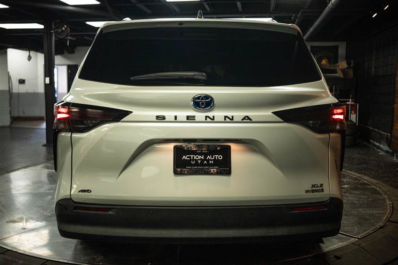 Used 2023 Toyota Sienna XLE AWD/4WD image 6