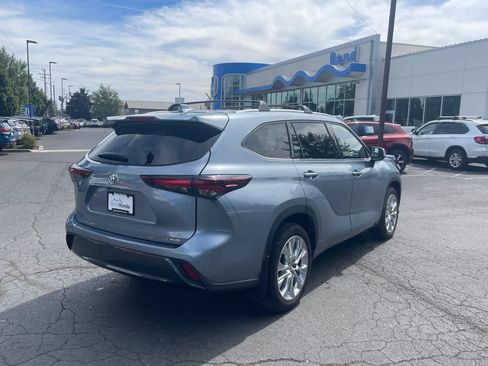 Used 2024 Toyota Highlander Limited AWD/4WD image 5