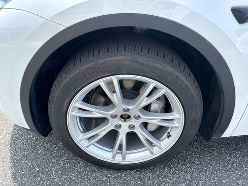Used 2023 Tesla Model Y AWD image 10