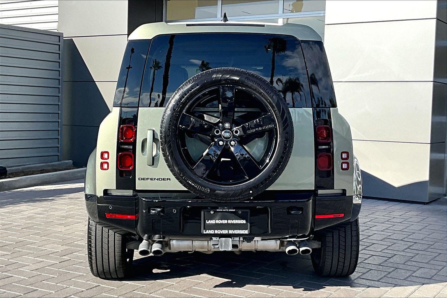 Used 2025 Land Rover Defender 110 X-Dynamic SE AWD/4WD image 4