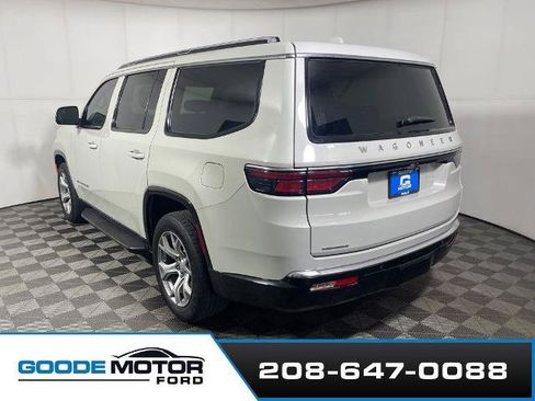 Used 2022 Jeep Wagoneer Series II AWD/4WD image 5
