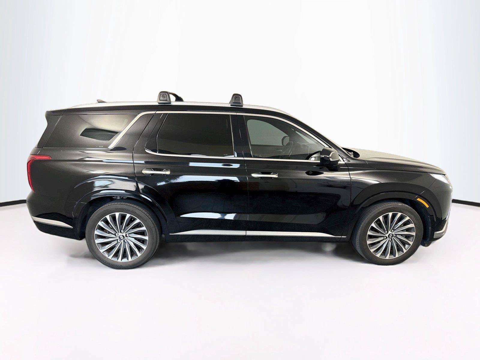 Used 2024 Hyundai Palisade Calligraphy FWD image 3