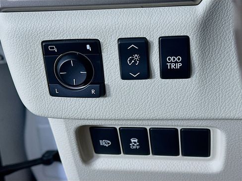 Used 2018 Lexus GX 460 Premium w/ Premium Package image 17