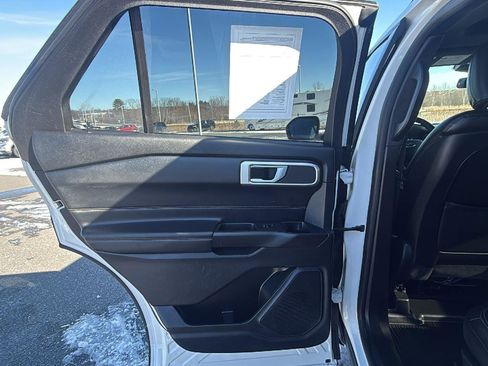 Used 2020 Ford Explorer XLT w/ Equipment Group 202A image 26