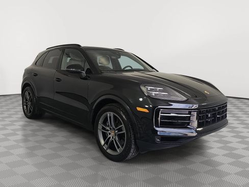 Used 2024 Porsche Cayenne AWD/4WD image 2