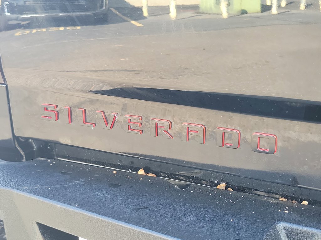 Used 2018 Chevrolet Silverado 1500 LT w/ Redline Edition AWD/4WD image 10