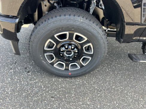New 2025 Ford F350 Platinum w/ FX4 Off-Road Package image 29
