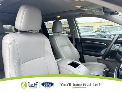 Used 2015 Toyota Highlander Limited Platinum image 31