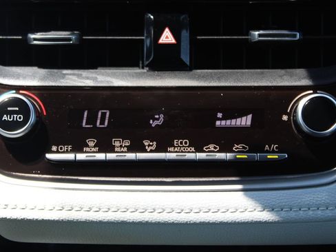 Used 2020 Toyota Corolla SE FWD image 22