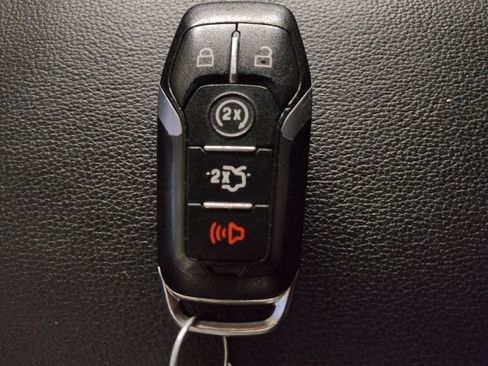 Used 2017 Ford Explorer XLT w/ Equipment Group 202A FWD image 32