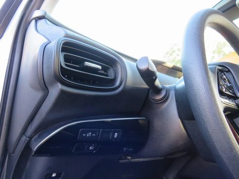 Used 2022 Toyota Prius L Eco image 32