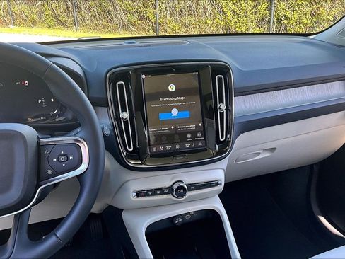 New 2026 Volvo XC40 B4 Plus w/ Protection Package Premier image 27