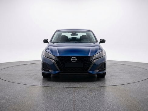 Used 2025 Nissan Altima 2.5 SV FWD image 2