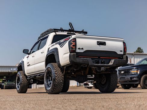 Used 2019 Toyota Tacoma SR5 AWD/4WD image 5