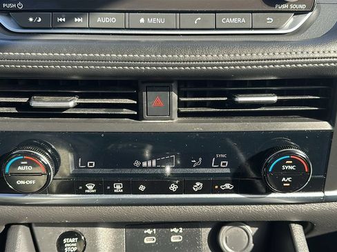 Used 2025 Nissan Rogue SV FWD image 25