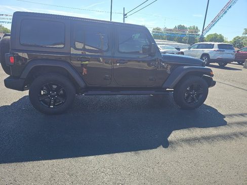 Used 2022 Jeep Wrangler Unlimited Sport AWD/4WD image 4