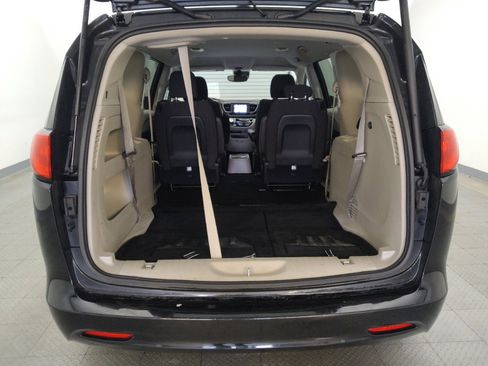 Used 2023 Chrysler Voyager LX FWD image 29