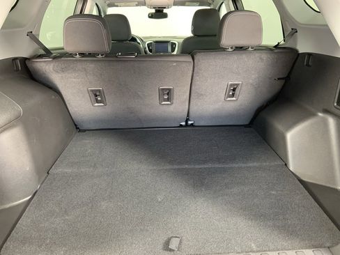 Used 2024 GMC Terrain SLE w/ Driver Convenience Package image 19