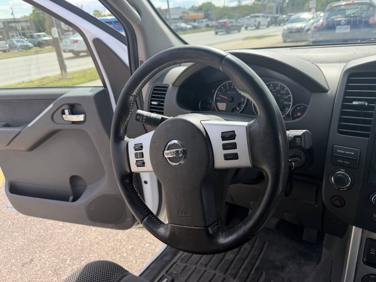 Used 2008 Nissan Pathfinder SE AWD/4WD image 17