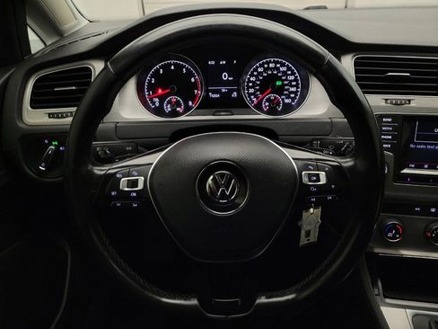 Used 2015 Volkswagen Golf S image 22