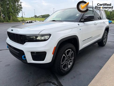 Certified 2022 Jeep Grand Cherokee Trailhawk w/ Advanced Protech Group II AWD/4WD image 3
