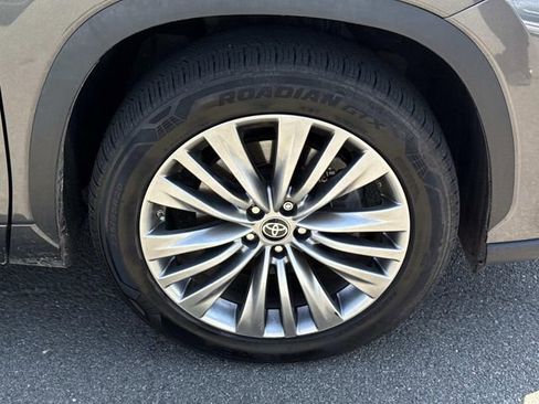 Used 2022 Toyota Highlander Platinum AWD/4WD image 7