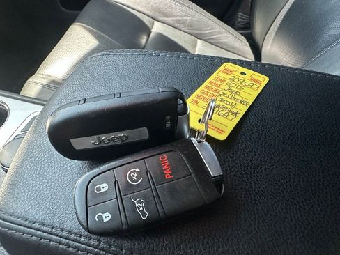 Used 2015 Jeep Grand Cherokee High Altitude AWD/4WD image 8
