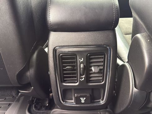 Used 2021 Jeep Grand Cherokee Laredo X image 20