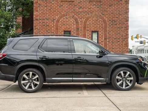 Used 2024 Honda Pilot Touring image 4