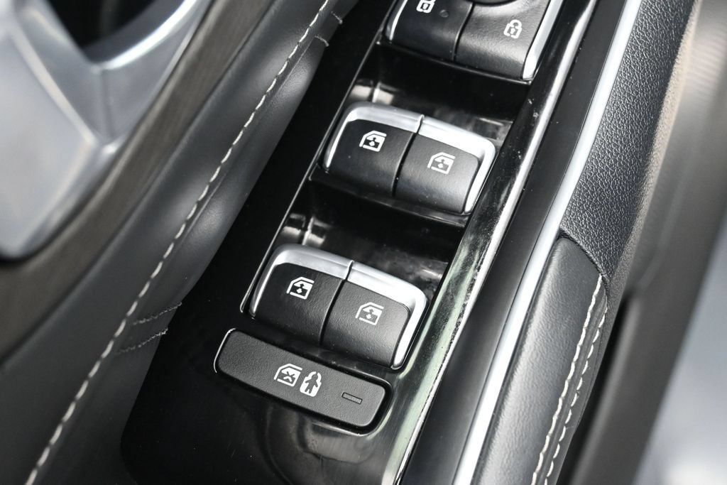 Used 2025 Kia Sorento SX AWD/4WD image 13