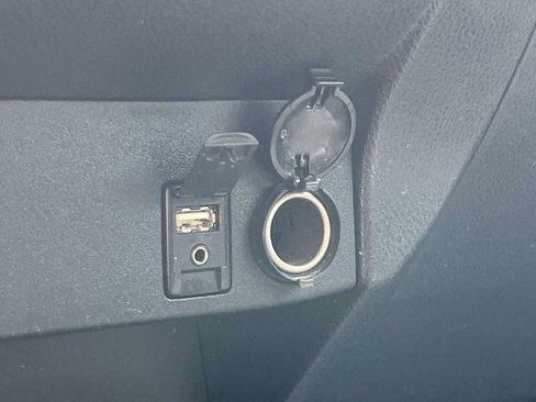 Used 2017 Toyota RAV4 LE AWD/4WD image 45