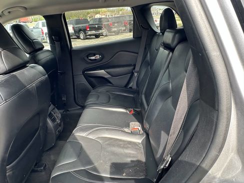 Used 2019 Jeep Cherokee Limited AWD/4WD image 12