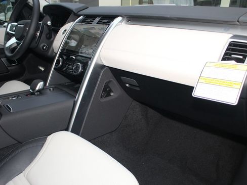 New 2026 Land Rover Discovery Limited Edition AWD/4WD image 40