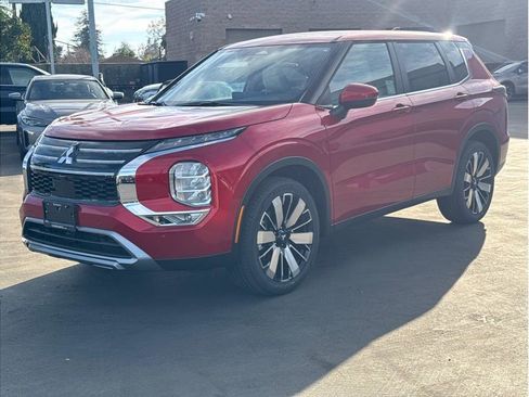New 2026 Mitsubishi Outlander LE FWD image 2