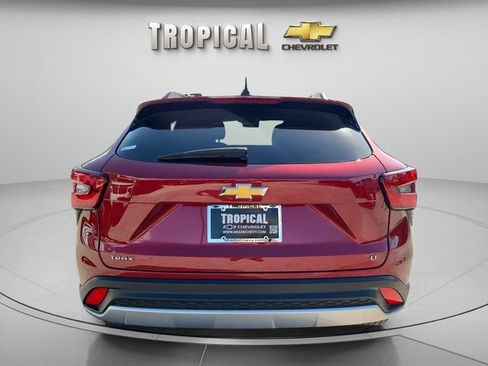 Used 2025 Chevrolet Trax LT FWD image 4