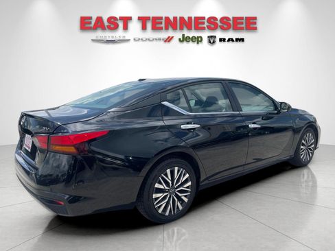 Used 2024 Nissan Altima 2.5 SV FWD image 3