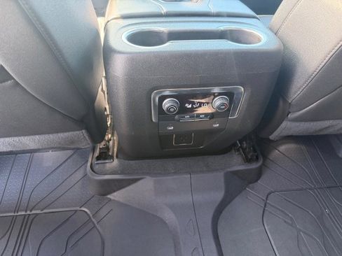 Used 2024 Chevrolet Suburban Z71 image 15