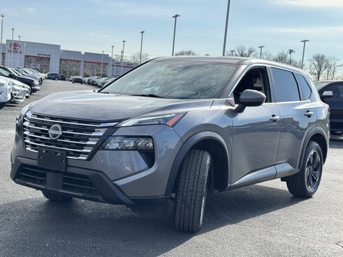 Used 2024 Nissan Rogue SV image 15